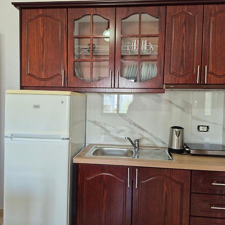 Vita Apartment - Spacious Garden And Balcony 5 Min To Beach & Center Ksamil Exterior photo