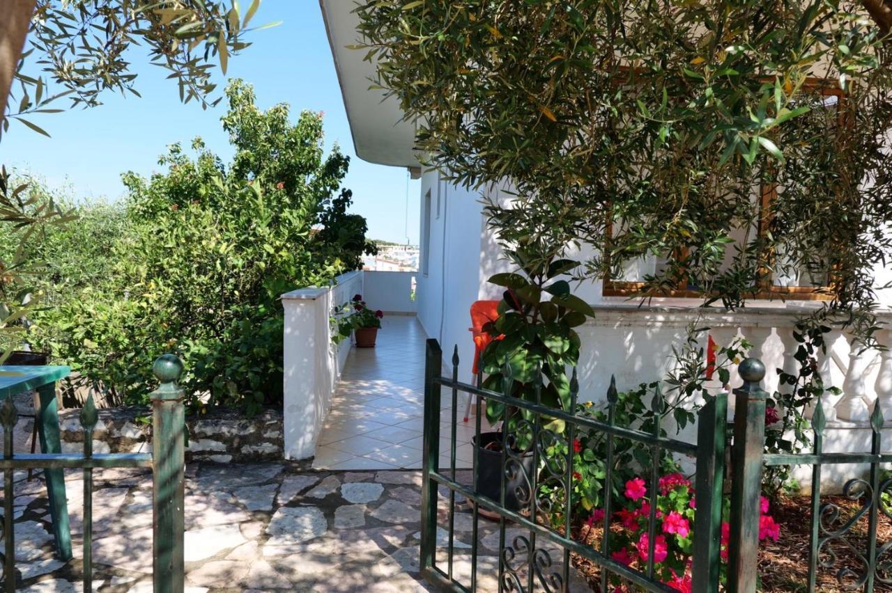 Vita Apartment - Spacious Garden And Balcony 5 Min To Beach & Center Ksamil Exterior photo
