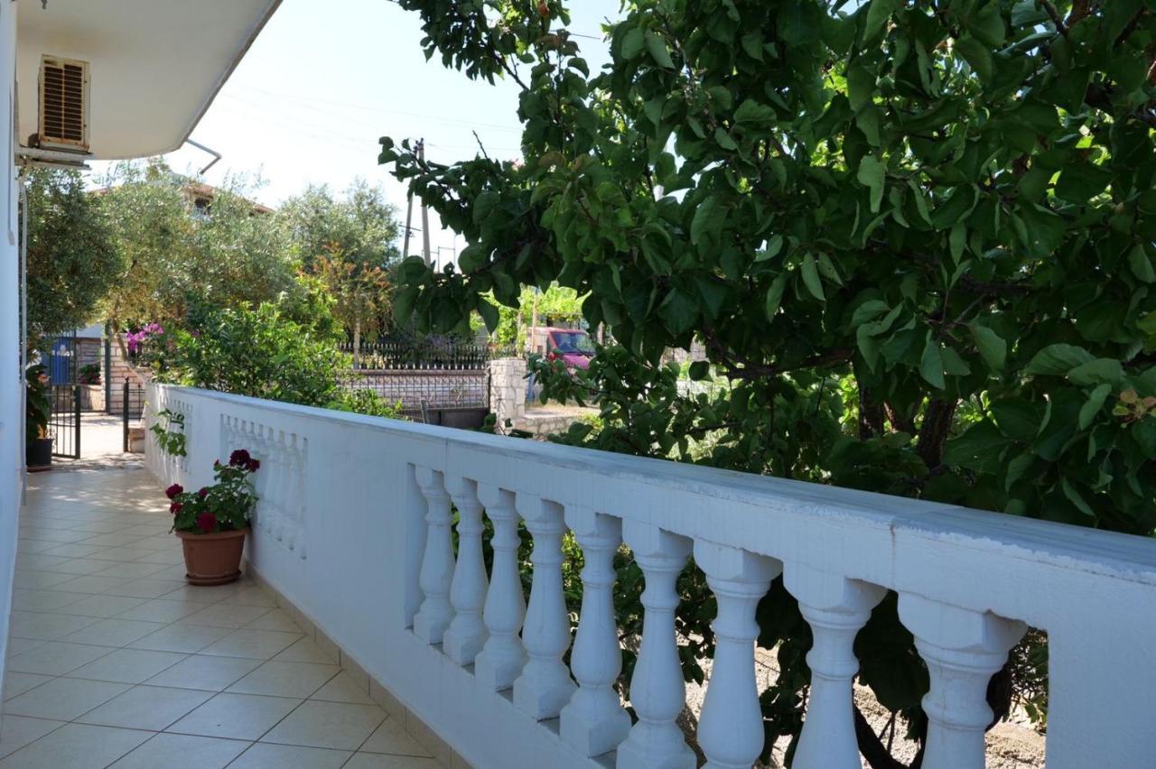 Vita Apartment - Spacious Garden And Balcony 5 Min To Beach & Center Ksamil Exterior photo