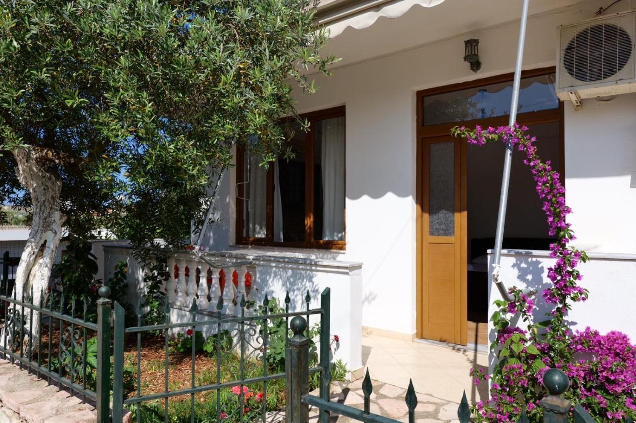 Vita Apartment - Spacious Garden And Balcony 5 Min To Beach & Center Ksamil Exterior photo