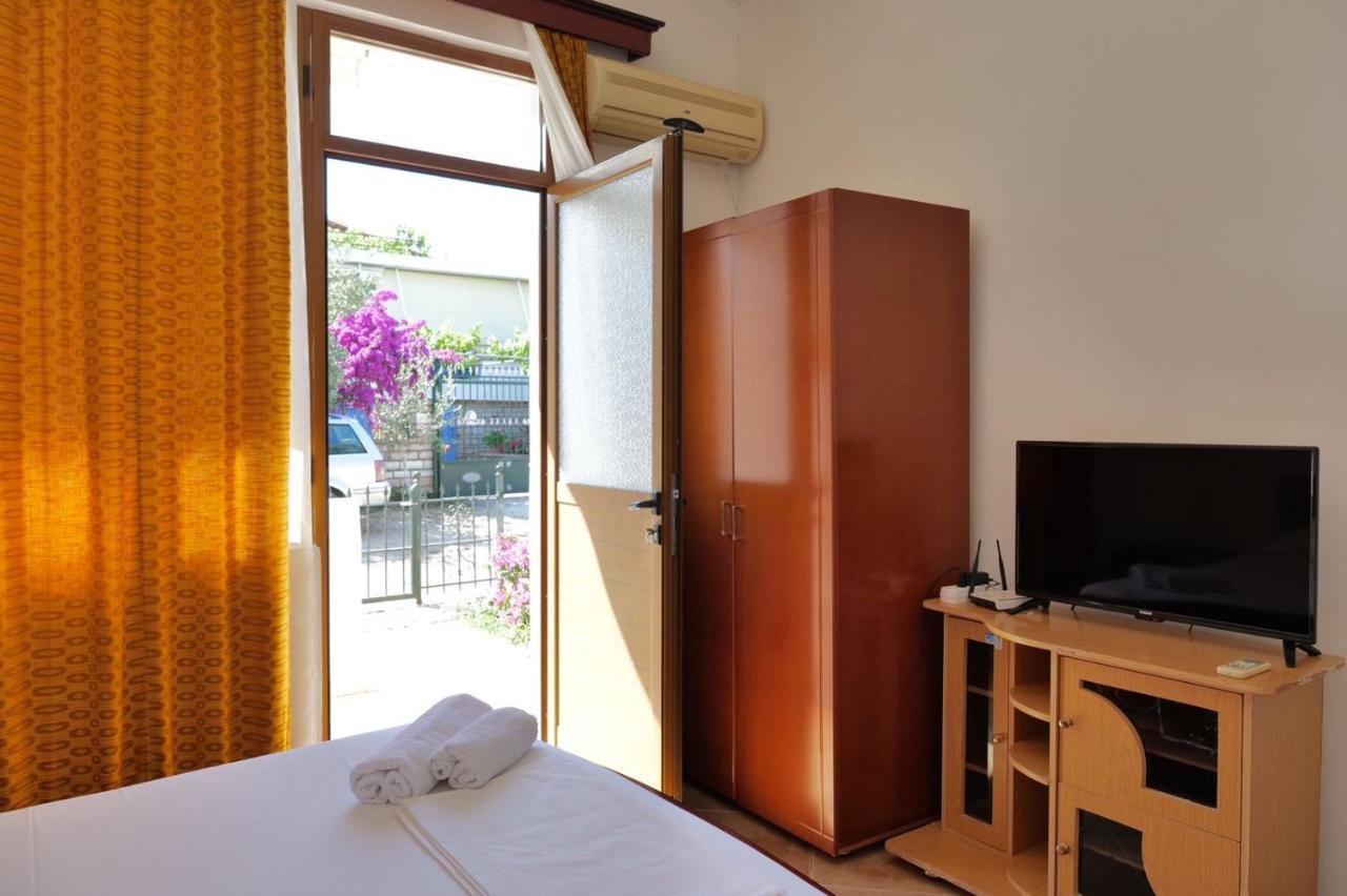 Vita Apartment - Spacious Garden And Balcony 5 Min To Beach & Center Ksamil Exterior photo