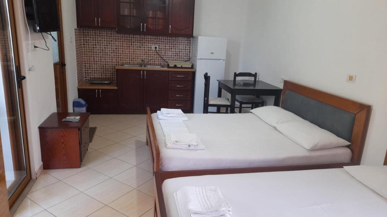 Vita Apartment - Spacious Garden And Balcony 5 Min To Beach & Center Ksamil Exterior photo