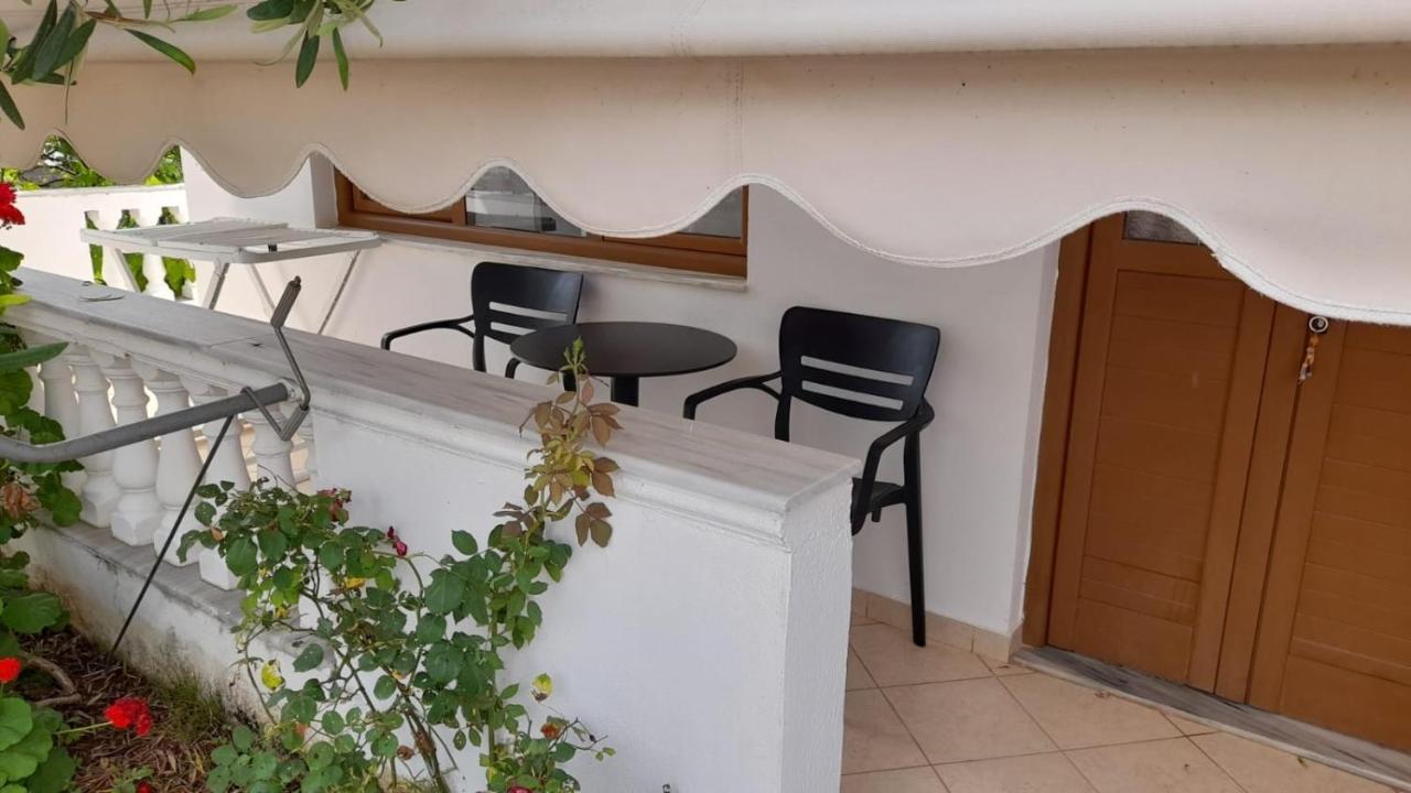 Vita Apartment - Spacious Garden And Balcony 5 Min To Beach & Center Ksamil Exterior photo