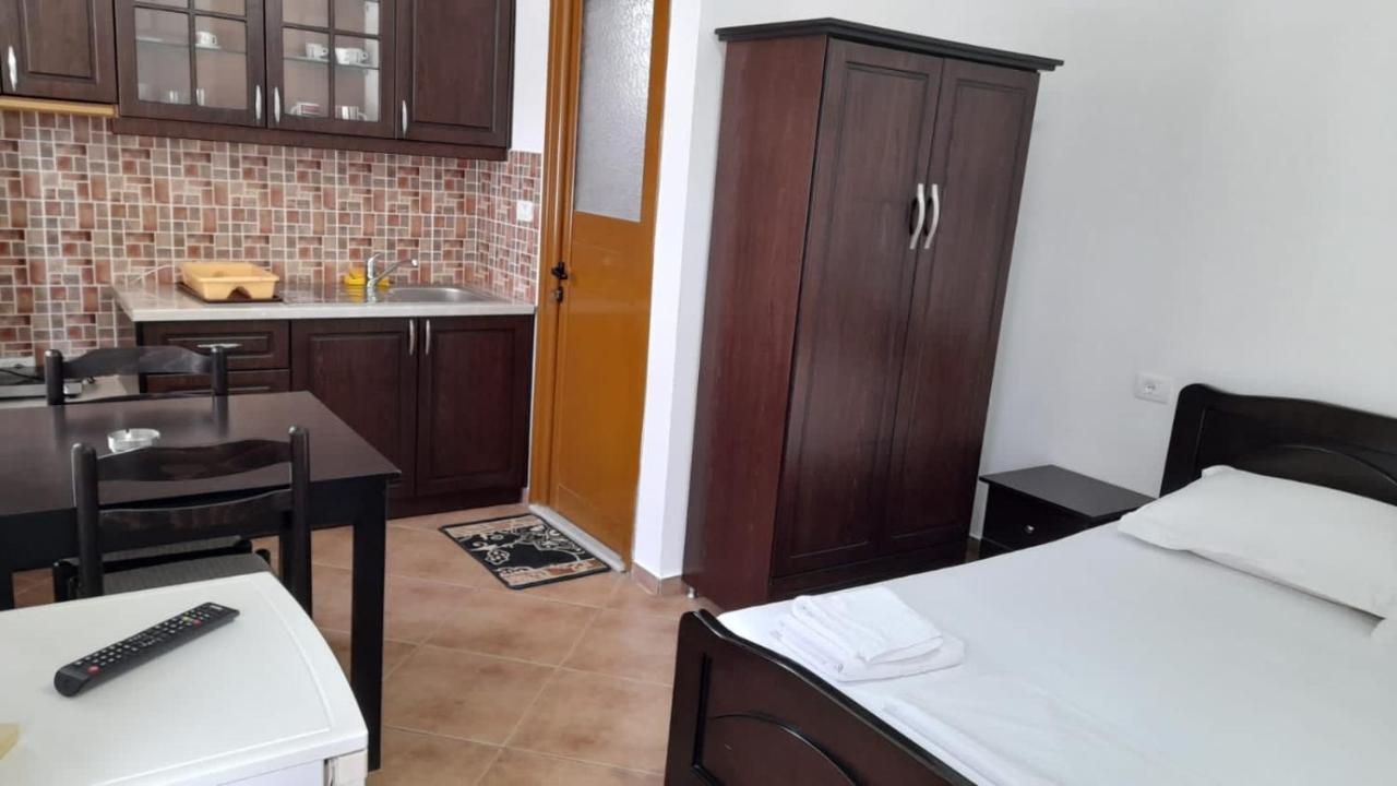 Vita Apartment - Spacious Garden And Balcony 5 Min To Beach & Center Ksamil Exterior photo