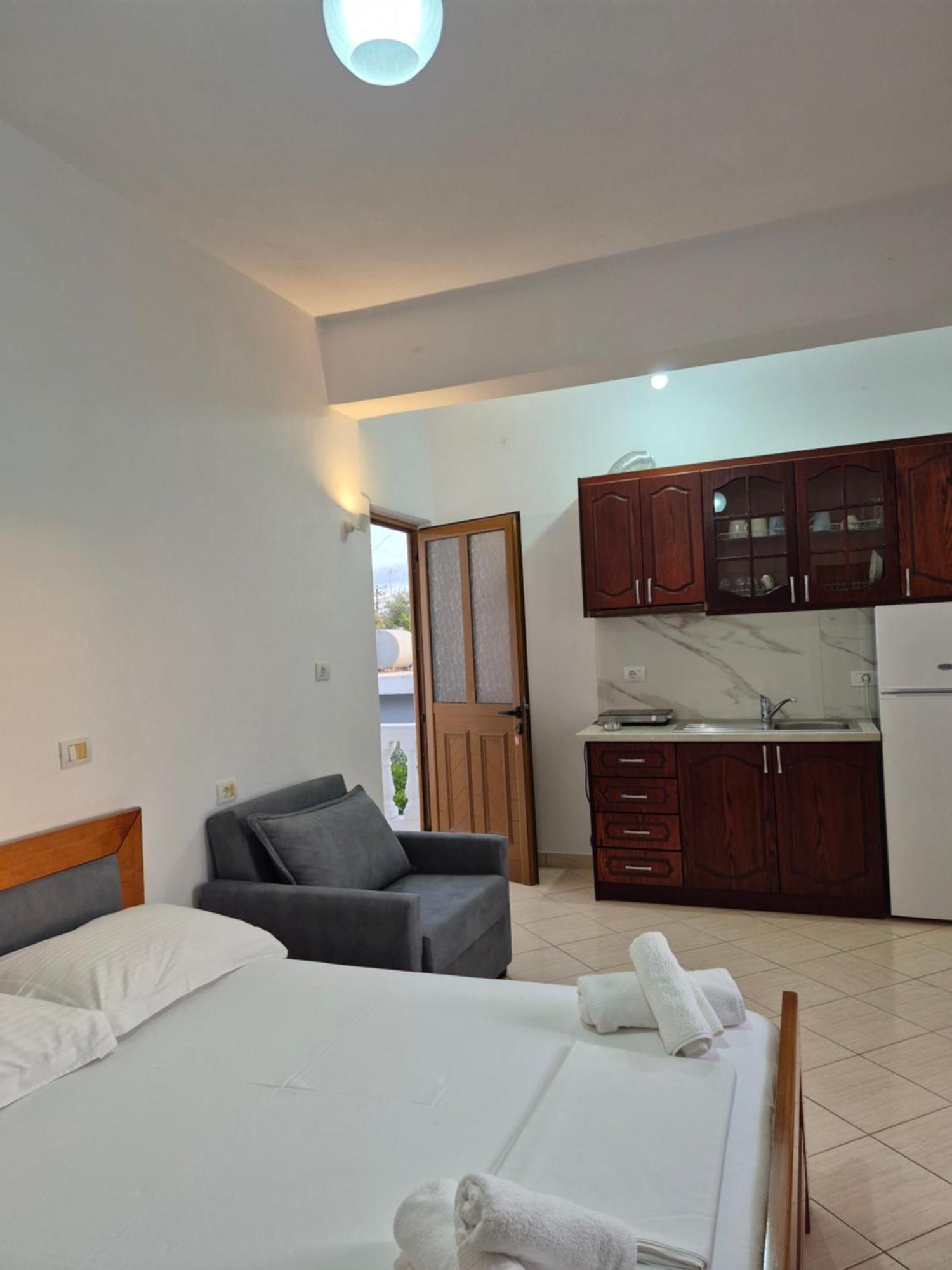 Vita Apartment - Spacious Garden And Balcony 5 Min To Beach & Center Ksamil Exterior photo