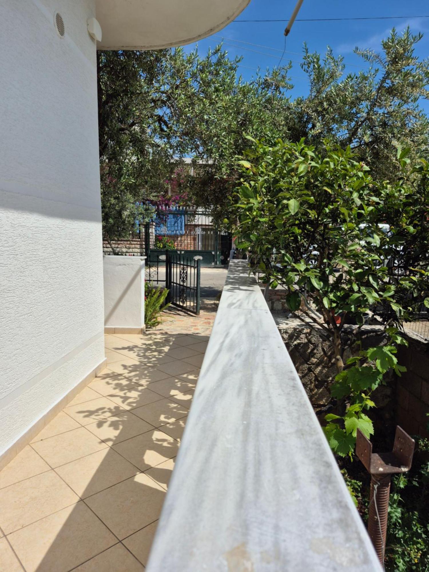Vita Apartment - Spacious Garden And Balcony 5 Min To Beach & Center Ksamil Exterior photo