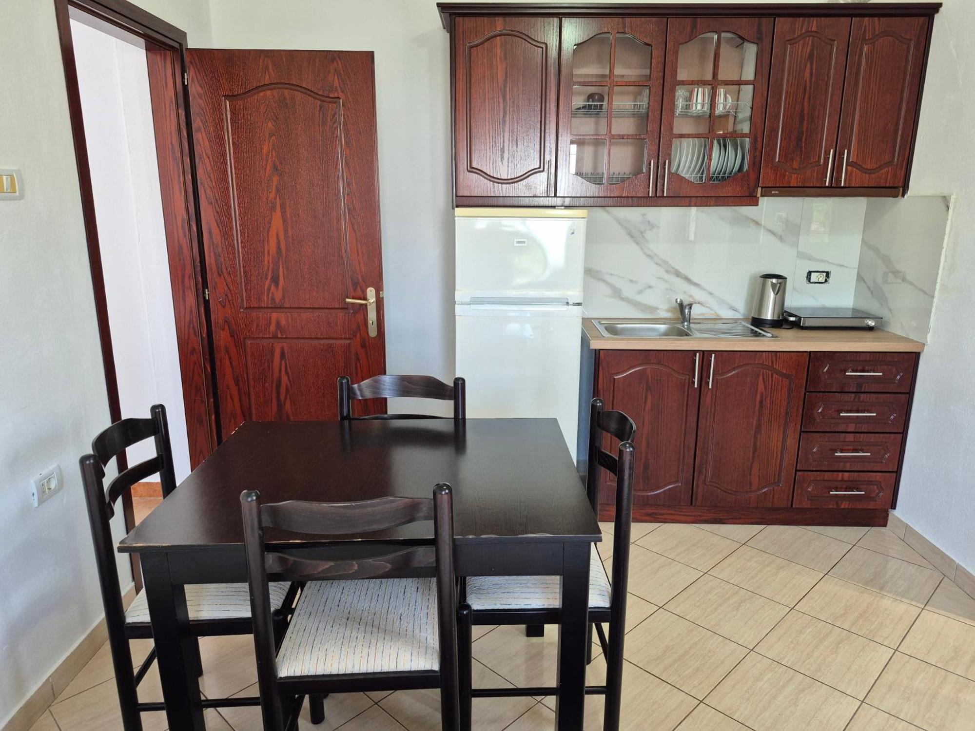 Vita Apartment - Spacious Garden And Balcony 5 Min To Beach & Center Ksamil Exterior photo